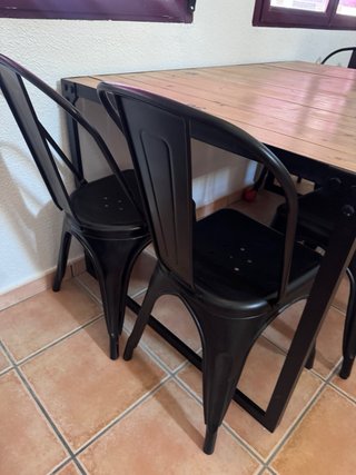 Conjunto de mesa y sillas