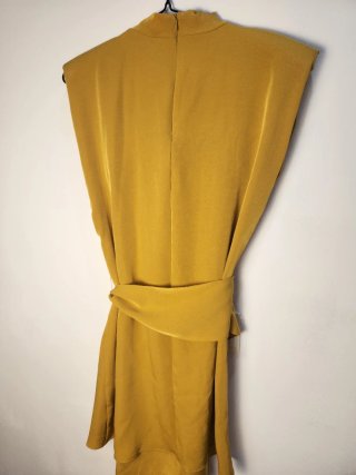 Vestido corto Zara dorado talla L