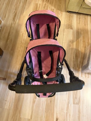 Carrito Muñecas Gemelas Rosa.