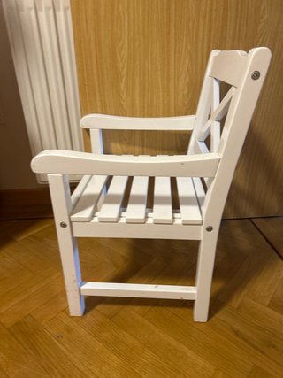 Silla de madera blanca estilo rústico para niños