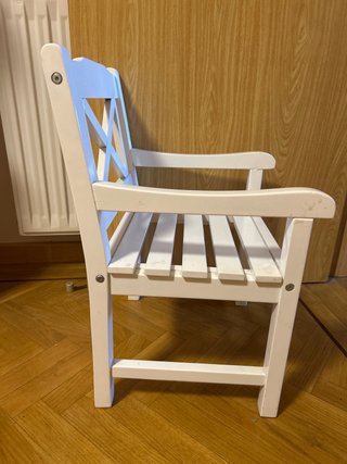 Silla de madera blanca estilo rústico para niños