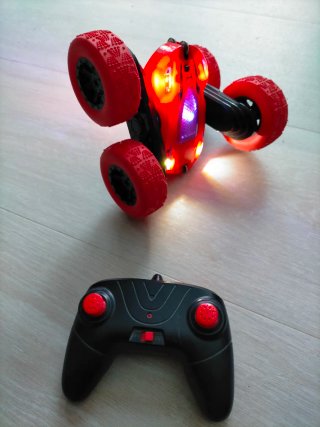 Coche teledirigido reversible con ruedas 360