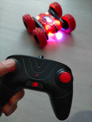 Coche teledirigido reversible con ruedas 360