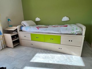 Cama infantil con cajones y escritorio