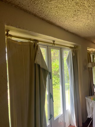 Cortinas Beige y Rojas