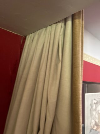 Cortinas Beige y Rojas
