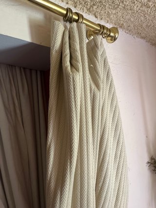 Cortinas Beige y Rojas