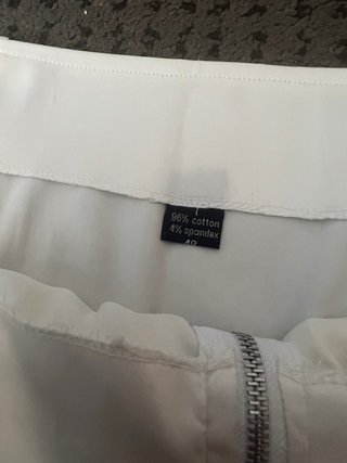 Falda mini cargo blanca con cremallera