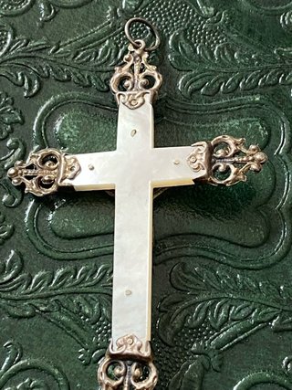 Precioso crucifijo antiguo plata y nácar