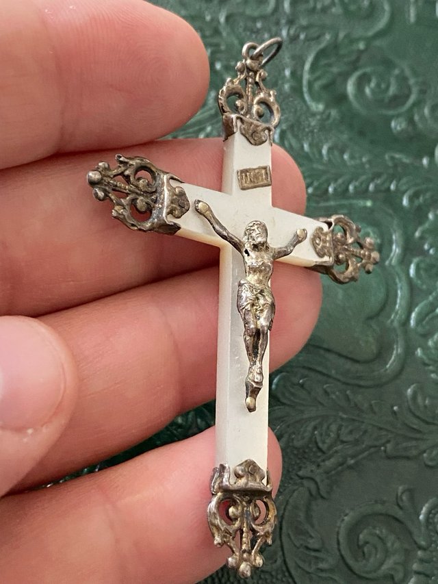 Precioso crucifijo antiguo plata y nácar
