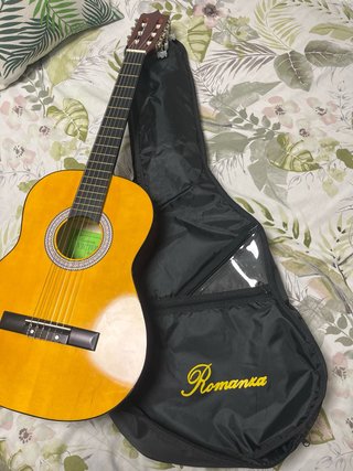 Guitarra clásica española Victoria Romanza + funda