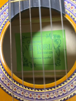 Guitarra clásica española Victoria Romanza + funda