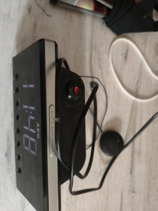 Reloj Despertador AEG con Proyector