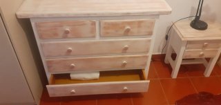 Cómoda con espejo y mesita