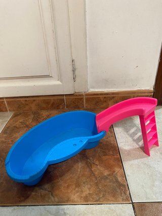 Piscina y tobogán para muñecas Barbie
