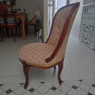 Sillón descalzador tapizado