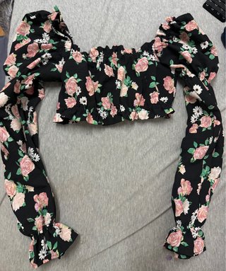 Crop top flores manga larga talla XXS