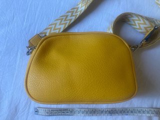 Borsa  gialla con tracolla fantasia