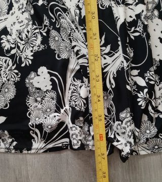 Vestido corto floral de manga corta y muy elástico