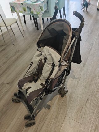 Silla de paseo Maclaren plegable, plástico y funda