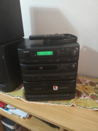 Cadena Sanyo + Altavoces + Mando