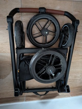 Carro de bebé negro