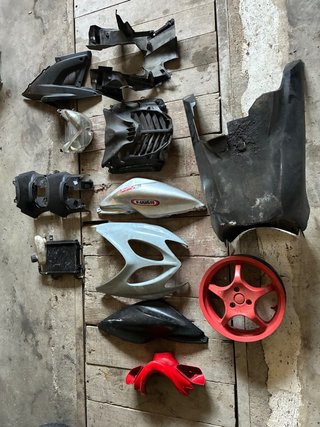 Despiece Yamaha Aerox todo lo de la foto 60€