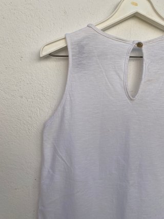 Top Blanco Tirantes Bordado Suizo y Pompones