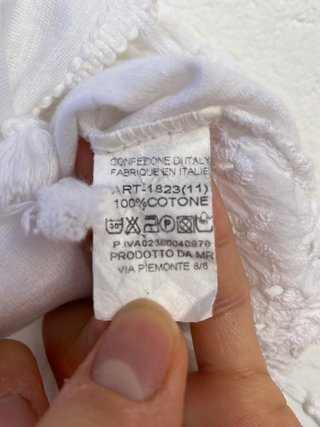 Top Blanco Tirantes Bordado Suizo y Pompones