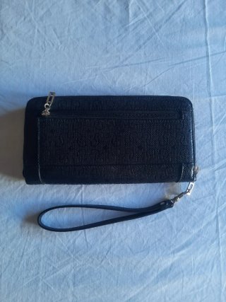 Portafoglio Guess nero con zip e porta carte