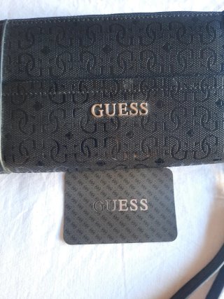 Portafoglio Guess nero con zip e porta carte