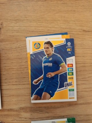 34 cromos Adrenalyn XL 22-23