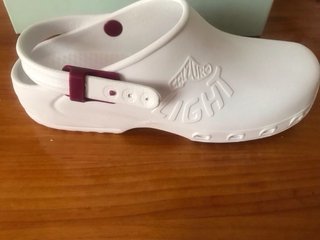 Zuecos Sanitarios Calzuro Light Blancos