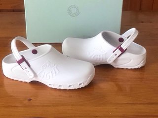 Zuecos Sanitarios Calzuro Light Blancos