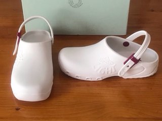 Zuecos Sanitarios Calzuro Light Blancos
