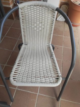 Mesa de terraza cristal y metal gris y 4 sillas