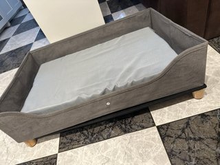 Cama para perro gris