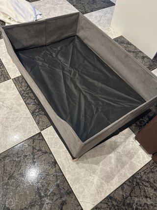 Cama para perro gris