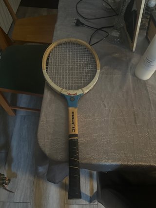 Raqueta de tenis Pacific antigua
