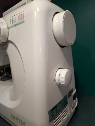 MAQUINA DE COSER PORTATIL