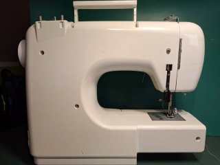 MAQUINA DE COSER PORTATIL