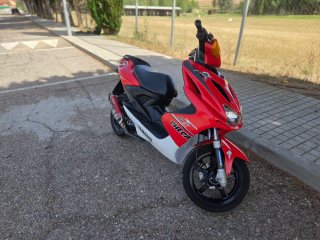 Yamaha Aerox Carlos checa
