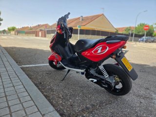 Yamaha Aerox Carlos checa