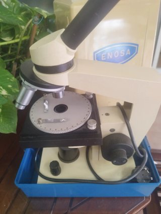 Microscopio ENOSA con maletín