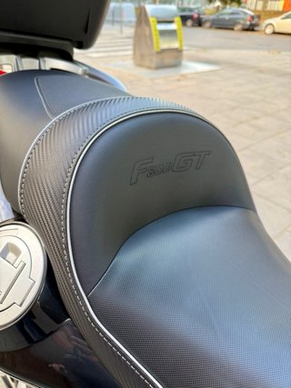 BMW F800GT Gris - Súper Equipada y cuidada