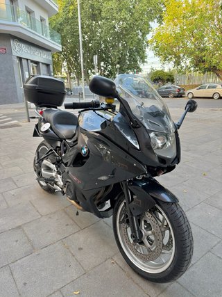 BMW F800GT Gris - Súper Equipada y cuidada
