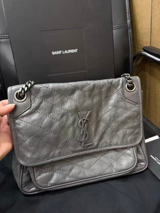 Bolso YSL Niki Piel Gris Elefante Cadena