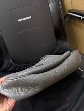 Bolso YSL Niki Piel Gris Elefante Cadena