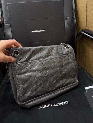 Bolso YSL Niki Piel Gris Elefante Cadena