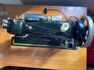 Máquina de coser Wertheim negra
